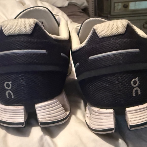 On CloudSneakers Size M10 - Picture 5 of 8